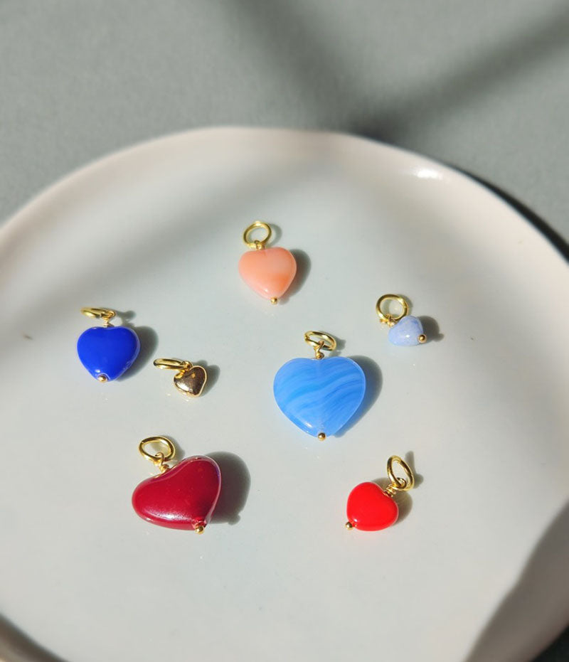 Pico Copenhagen French Heart vedhæng i forgyldt messing med blåt glashjerte