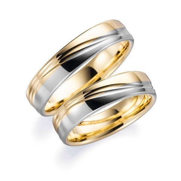 Aagaard tofarvede vielsesringe i 14 kt guld og hvidguld med graveret linje, 5 mm brede