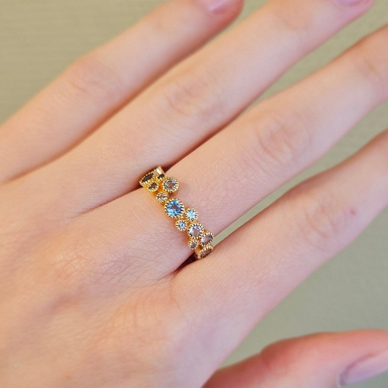 Mads Z - Luxury Rainbow ring i 14 kt guld m. blå sten