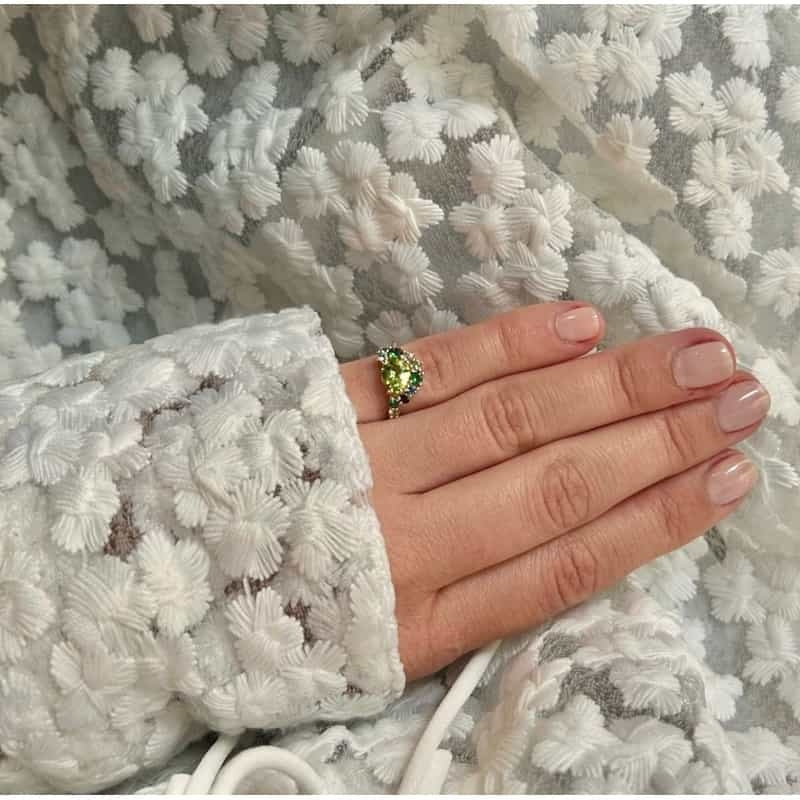 Mads Z Four Seasons Spring ring i 14 kt guld med grønne og blå ædelstene