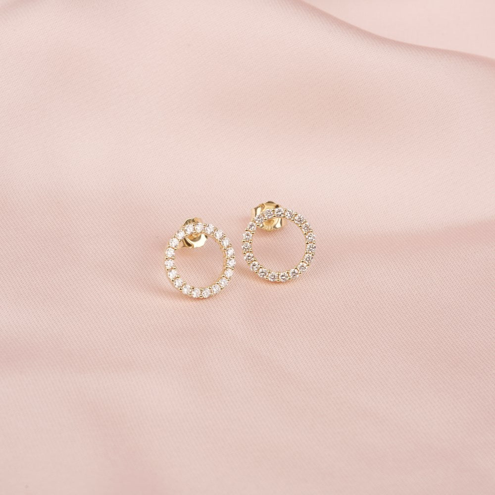 Siersbøl LUXURY ørestikker cirkel i guld med lab grown diamant, detalje
