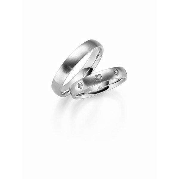 Vielsesringe i 14 karat hvidguld med silkemat overflade og 9 brillanter i blomsterindfatning