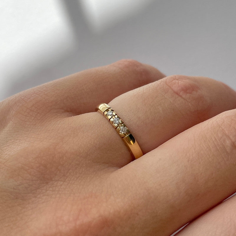 Grace Alliancering i 14 kt. med i alt 0,09 ct. 7155,3