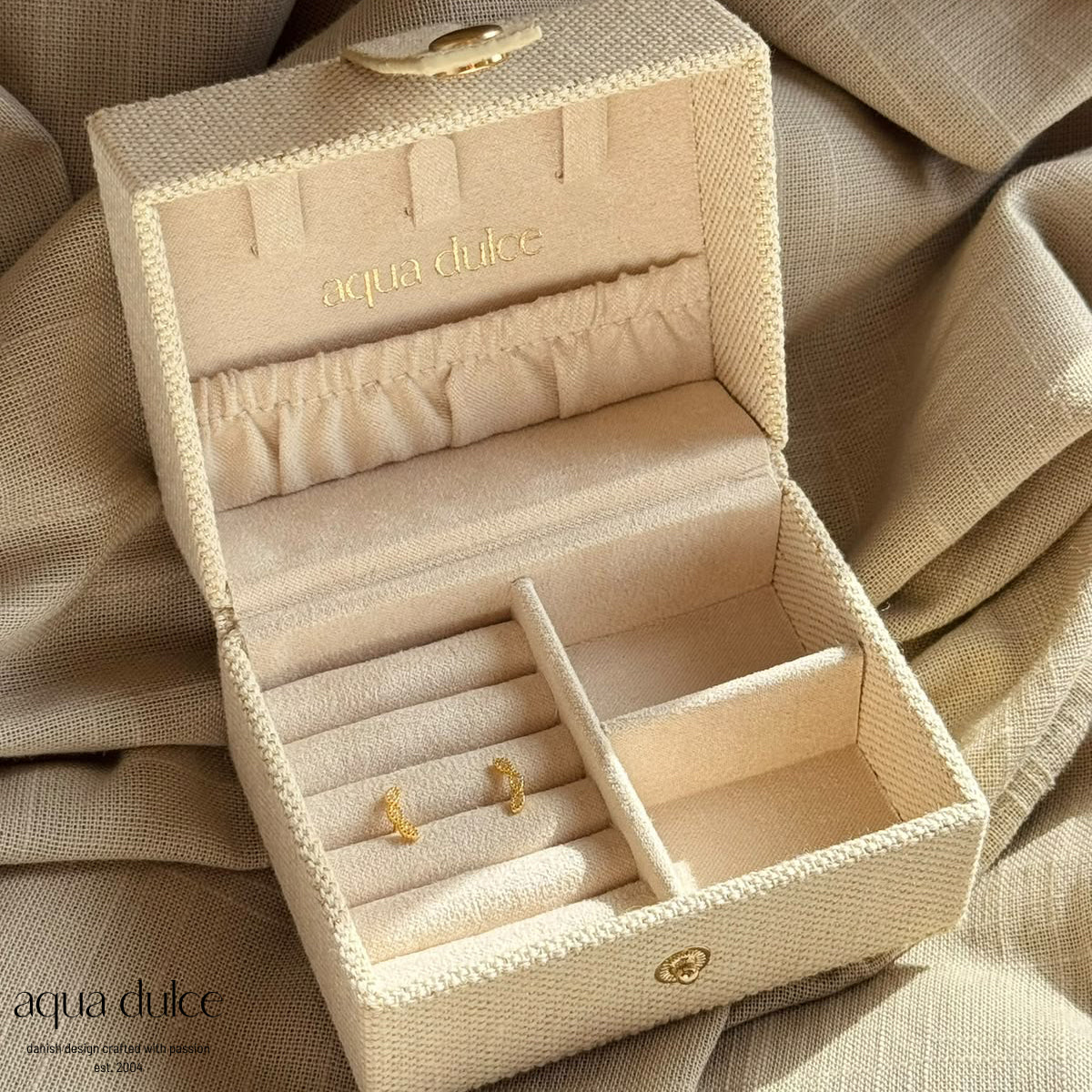Aqua Dulce Jewellery Box Mini lille rejse-smykkeskrin i sand, billede 2