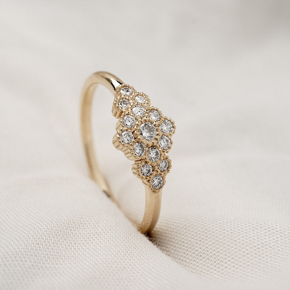 Athene diamant ring i 14 karat guld fra Nuran