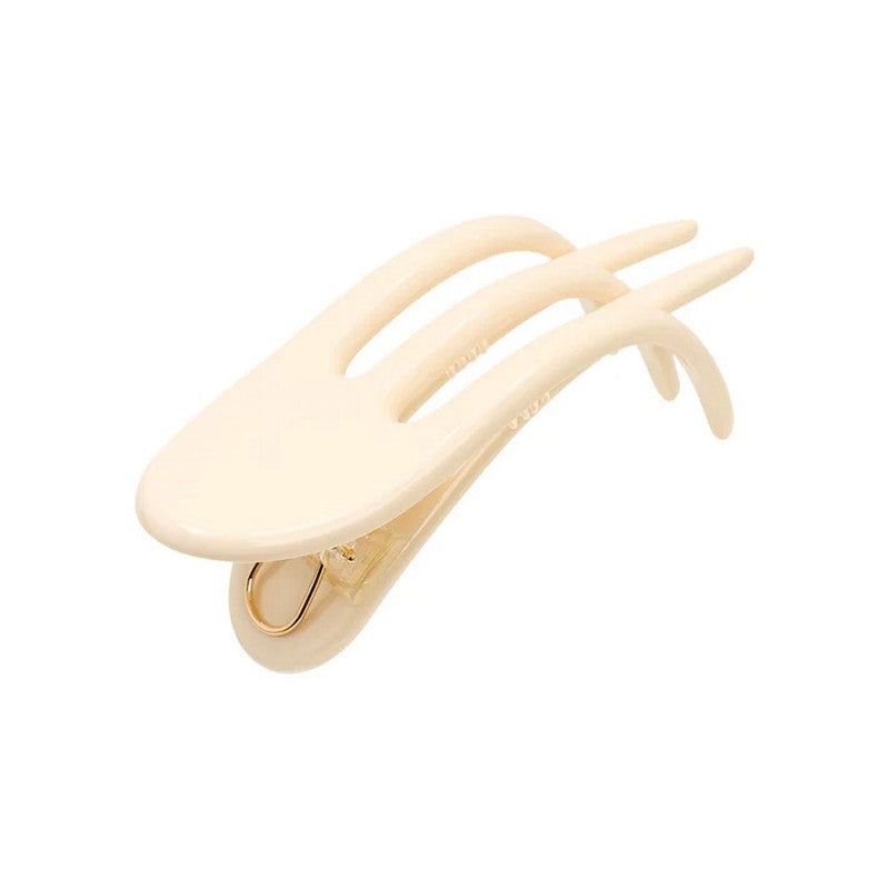 Med sin flade facon sidder Julie Flat Claw Nata behageligt mod hovedet