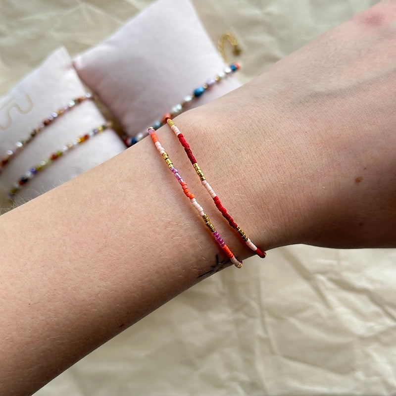 Nuni - Kira Red armbånd i forgyldt sølv