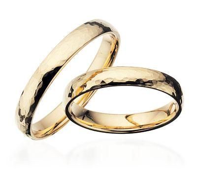 Vielsesringe i guld med hamret overflade fra Scrouples – 3,5 mm brede, mulighed for brillant