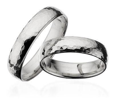 Scrouples vielsesringe i 14 kt. hvidguld med hamret overflade – 5 mm