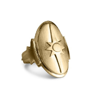 Jane Kønig Shield ring i forgyldt sølv – markant statement ring med kant og karakter