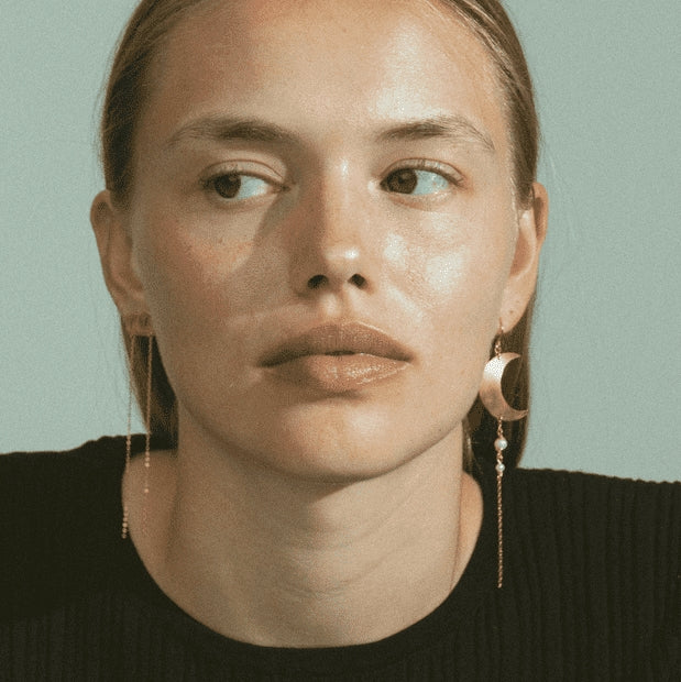 Jane Kønig Half Moon ørering i forgyldt sølv
