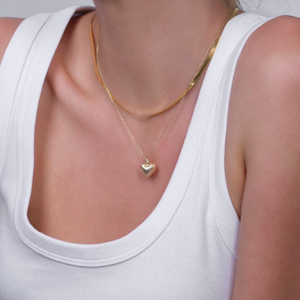 Nordahl Jewellery - BREEZE52 forgyldt sølv halskæde m. hjerte båret af model