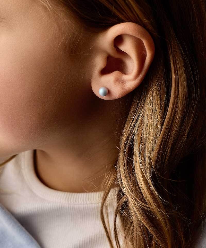 Blomdahl titanium perleøreringe i Rainbow shimmer, billede 3