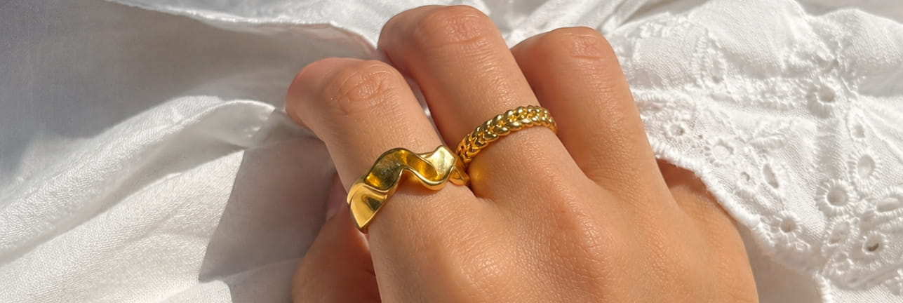 Ringe i forgyldt sølv i smukt design