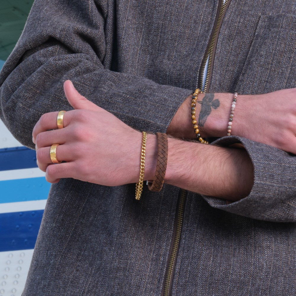 SON of NOA - Armbånd i rustfrit stål IP gold 3 mm 16+3 cm båret af model