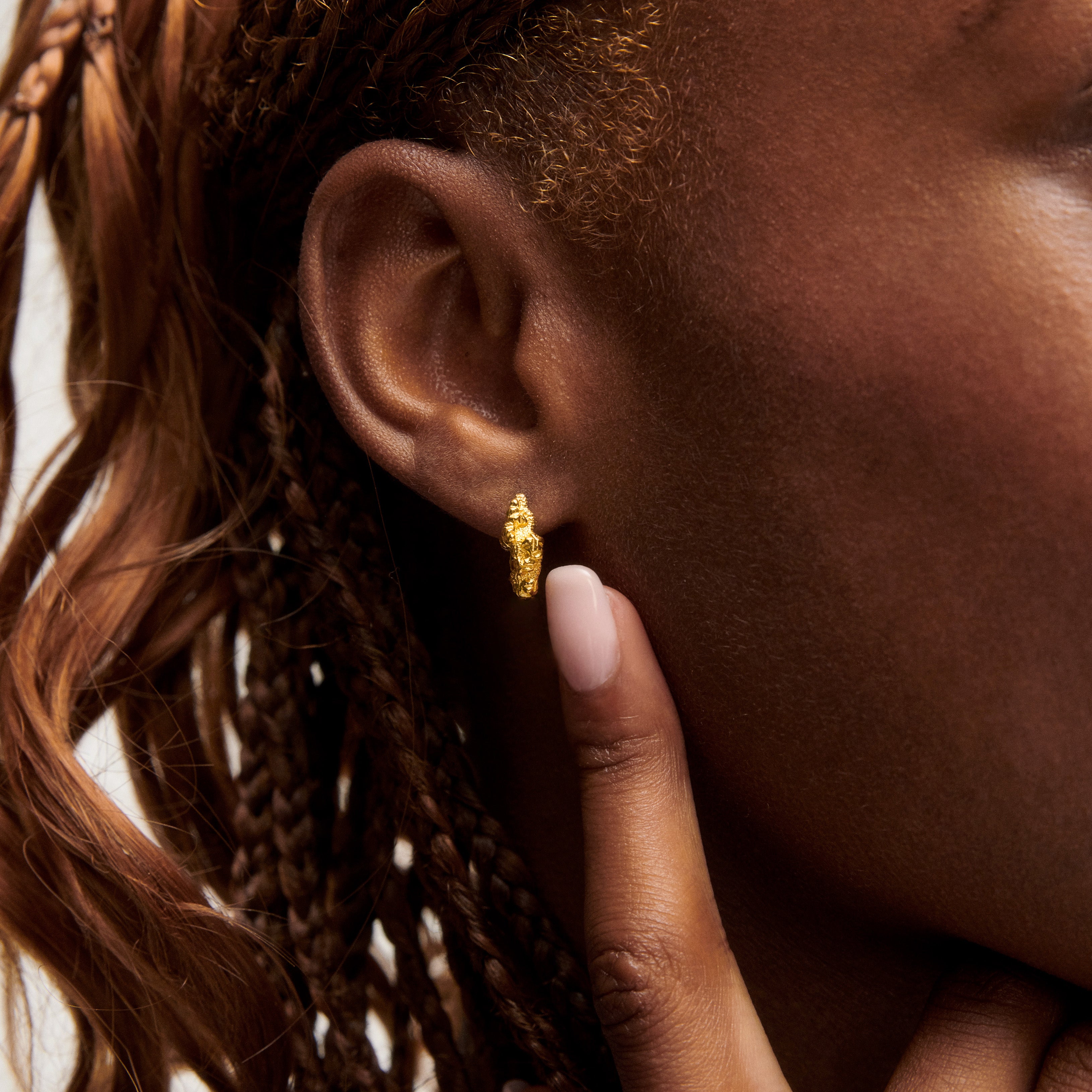 Camille Brinch Small Levitate Crush Hoops forgyldt