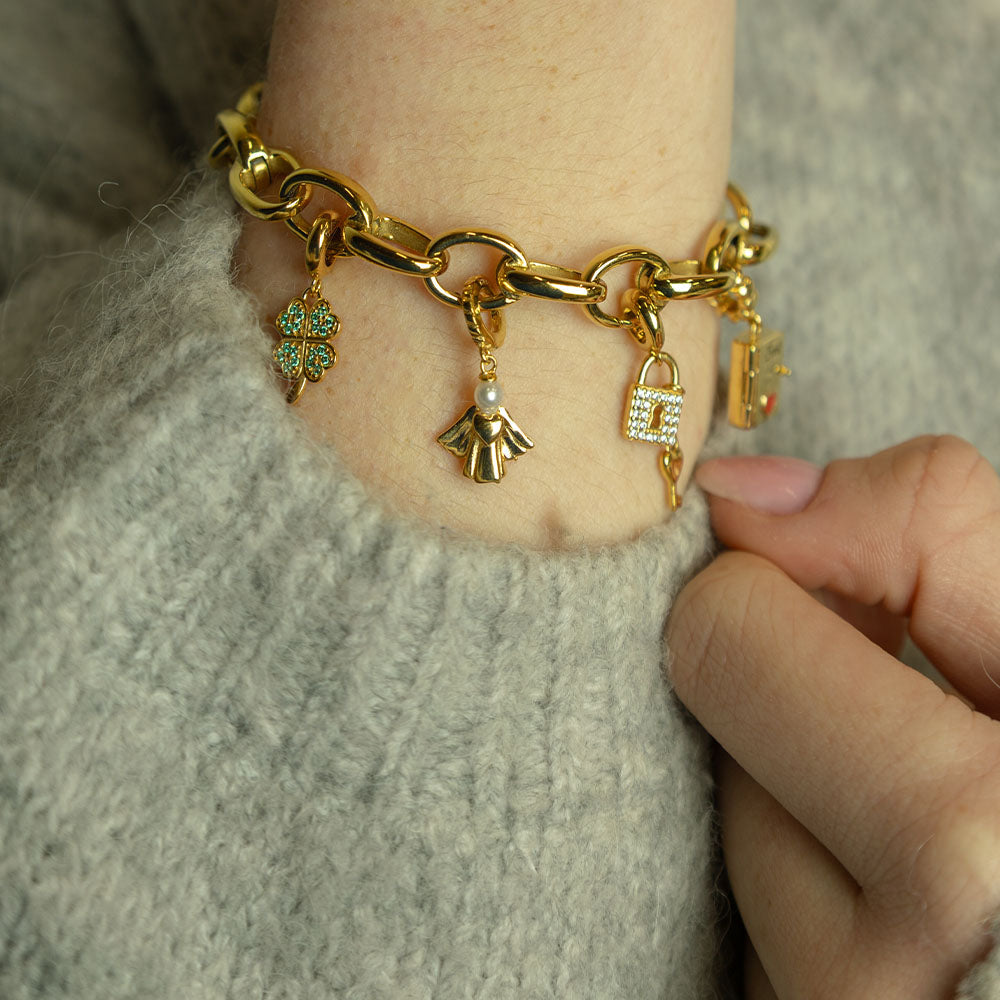Christina Jewelry Heavenly Angel hænger charm i forgyldt sølv, model