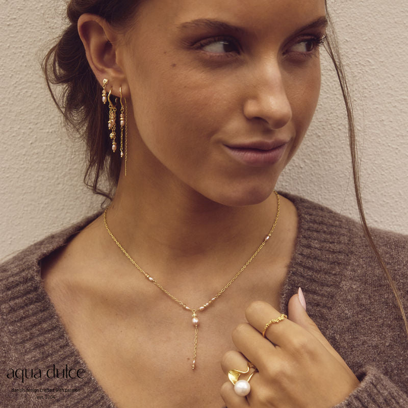 LIORA ørestikker i forgyldt sølv, detalje