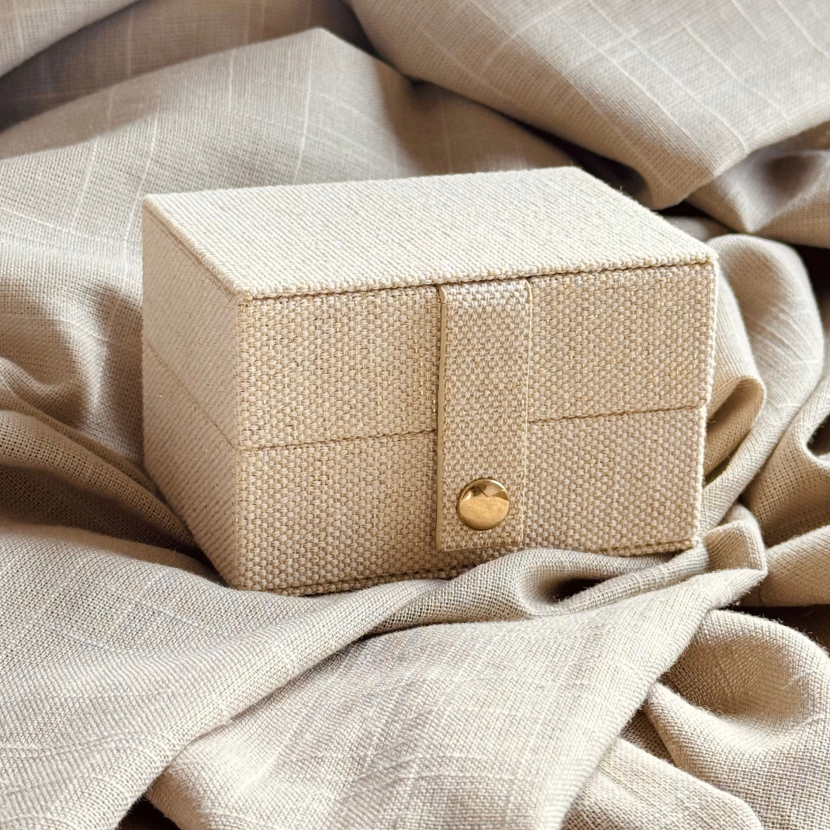Aqua Dulce Jewellery Box Mini lille rejse-smykkeskrin i sand
