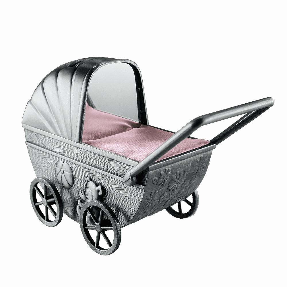 NOA Kids dukkevogn-sparebøsse i fortinnet metal med fine prægede detaljer og lyserødt stofindlæg.