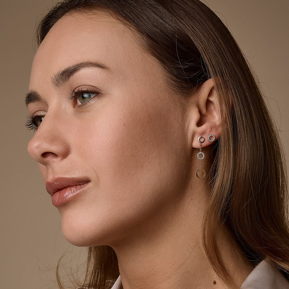 Ayla - Diamant ørehængere i 14 kt guld med i alt 0,18 ct.