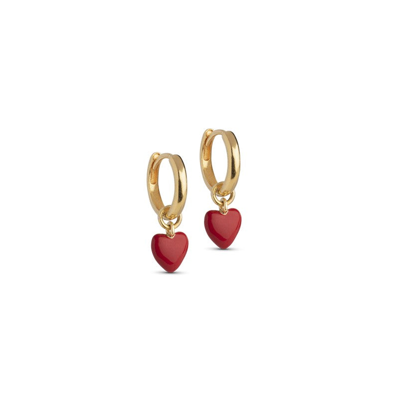 Enamel Copenhagen Amore Hoops i forgyldt sølv med røde emaljehjerter