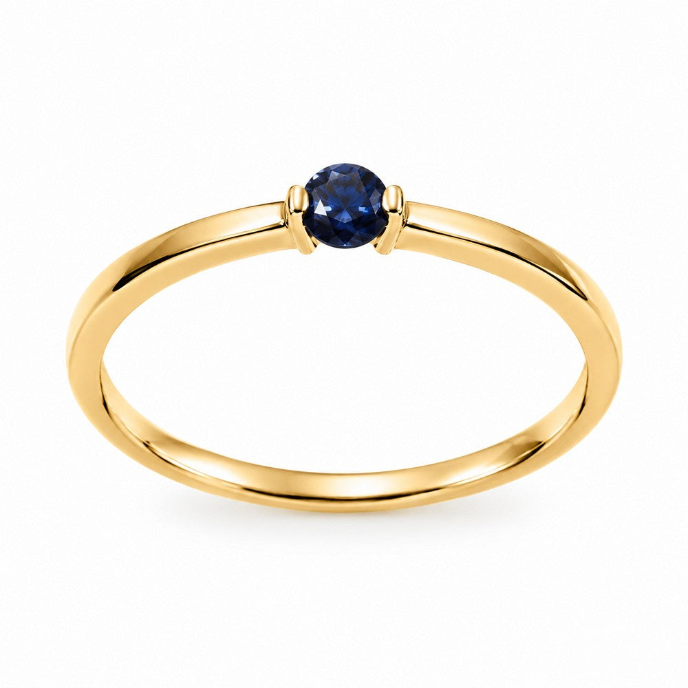 Ring i 8 kt guld med blå safir i åben fatning