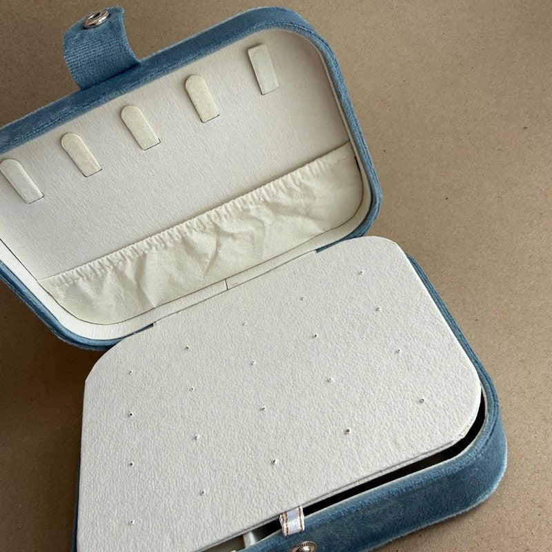 Smykkeskrin i velour i blå