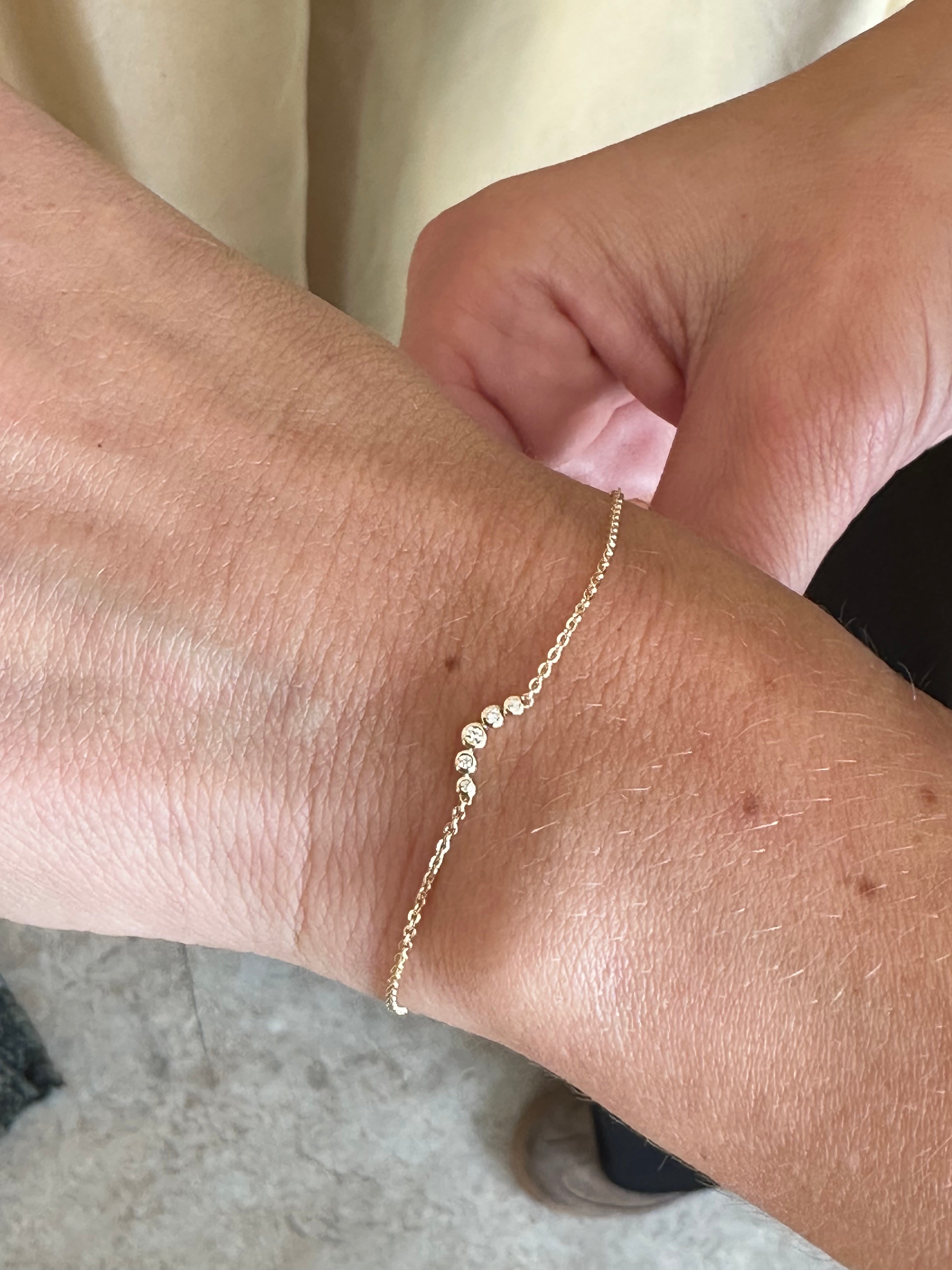 Armbånd i 14 kt guld med fem diamanter 0,07 ct 19 cm