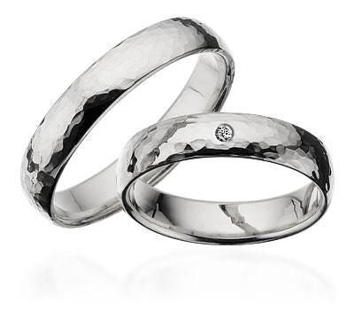 Vielsesringe - Hvidguld 14 kt. hamret i 4,5 mm (med / uden brillant)