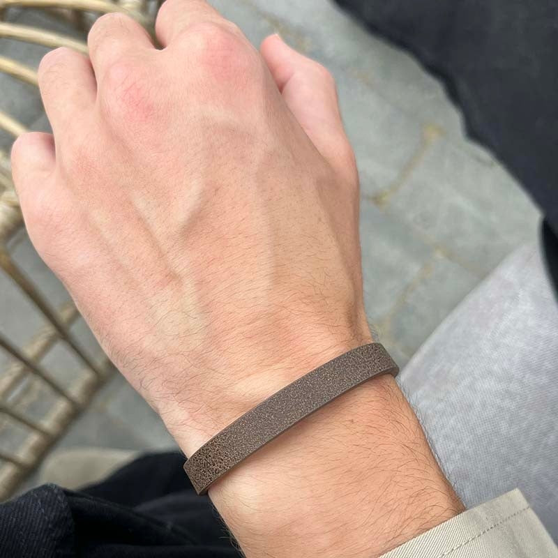 Rico's Læderarmbånd til mænd i brun læder og sort stål