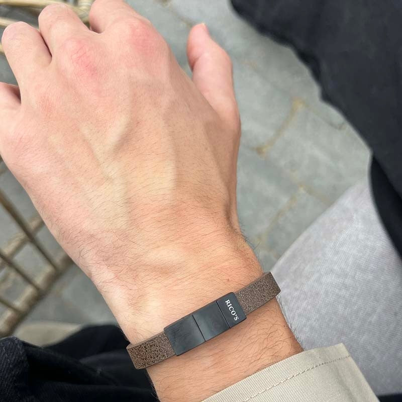 Rico's Læderarmbånd til mænd i brun læder og sort stål
