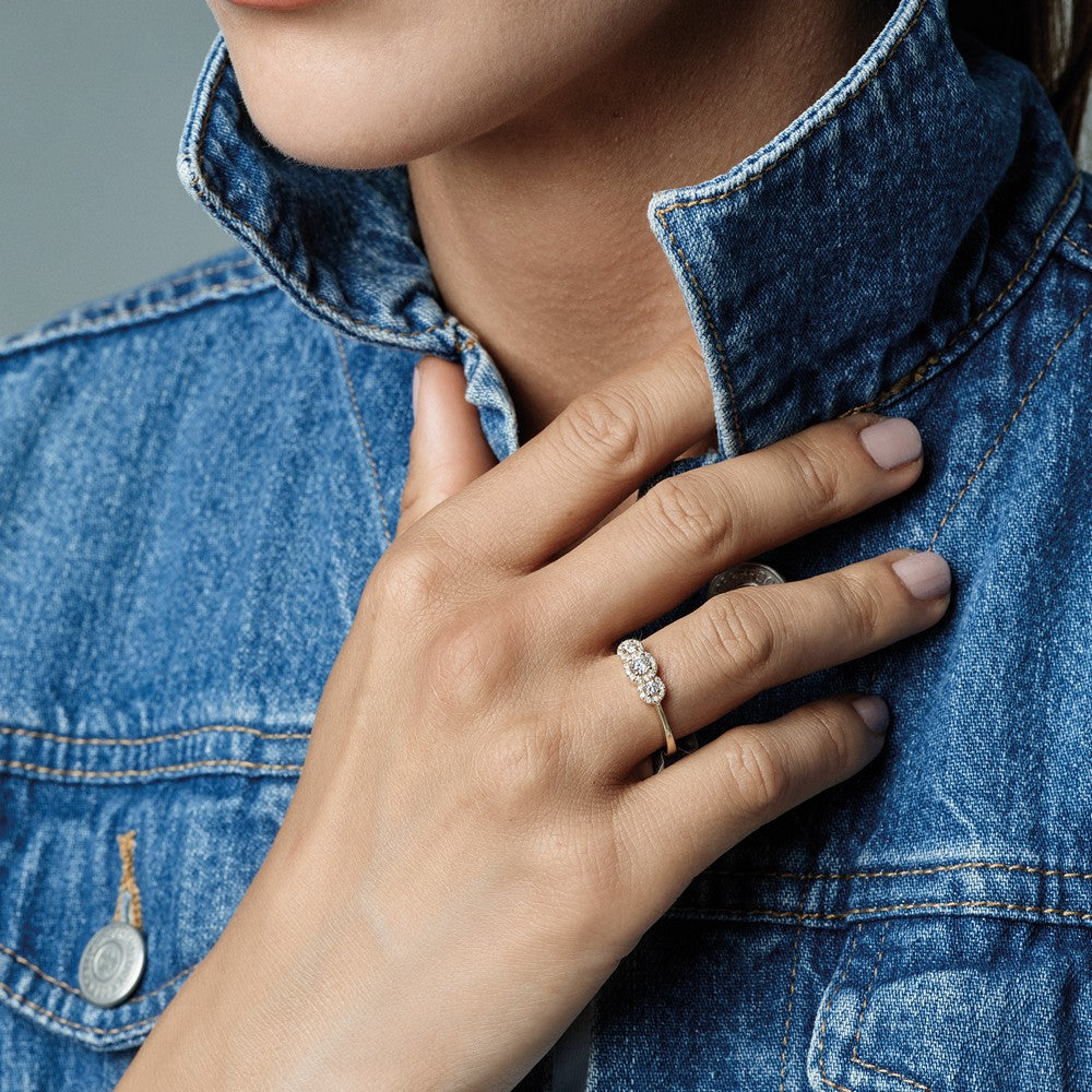 Cordelia - Diamant ring i 14 kt guld med i alt 0,41 ct.