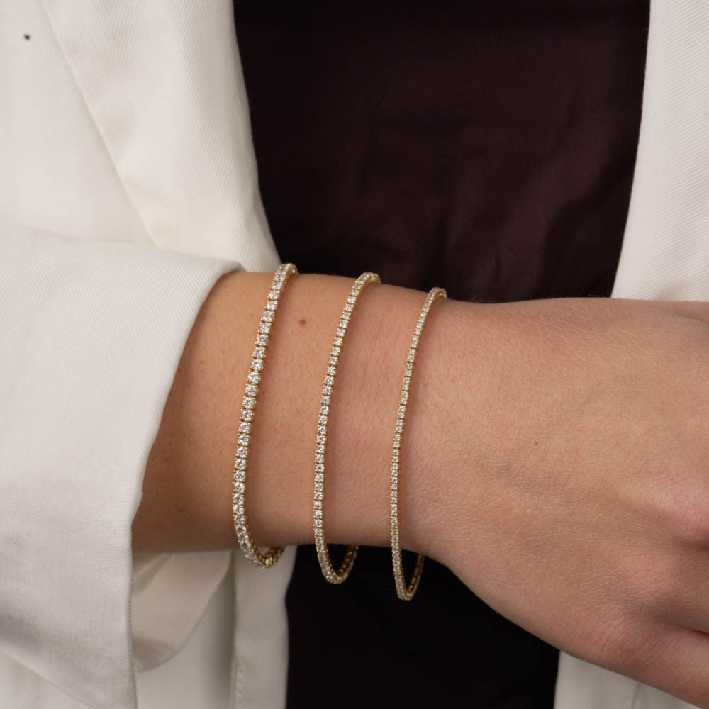 LUXURY Tennisarmbånd i 14 kt guld med lab-grown diamanter 2,0 ct båret af model